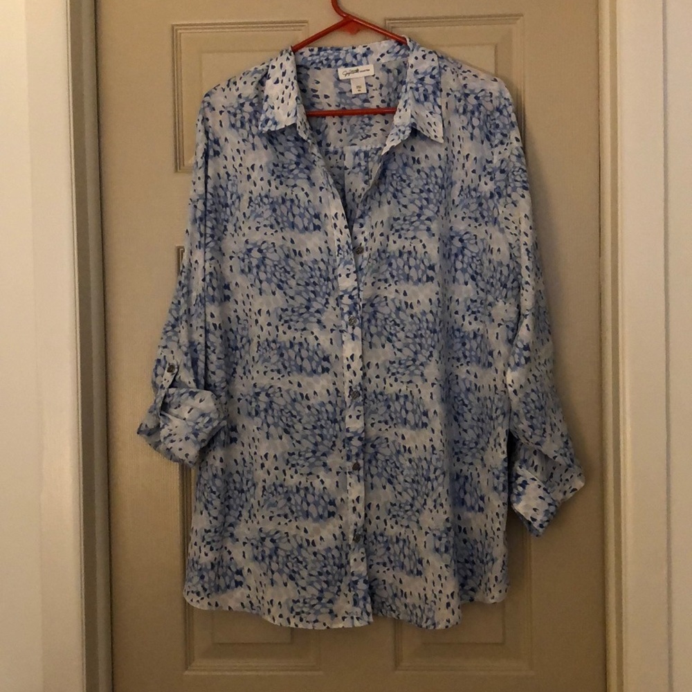Patterned button up top